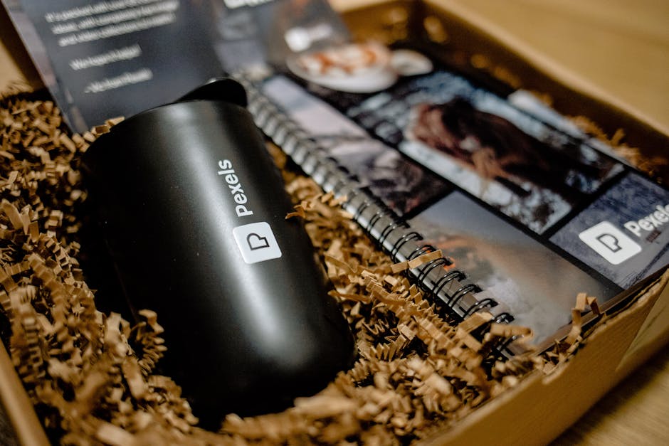 Elegant gift box featuring a branded mug and notebook, ideal for corporate events.